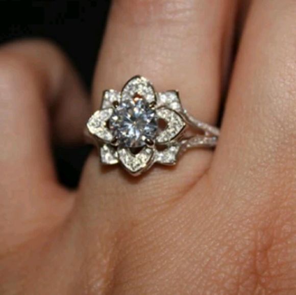 🎉SALE! The 2 Row Lotus Ring - Picture 6 of 6